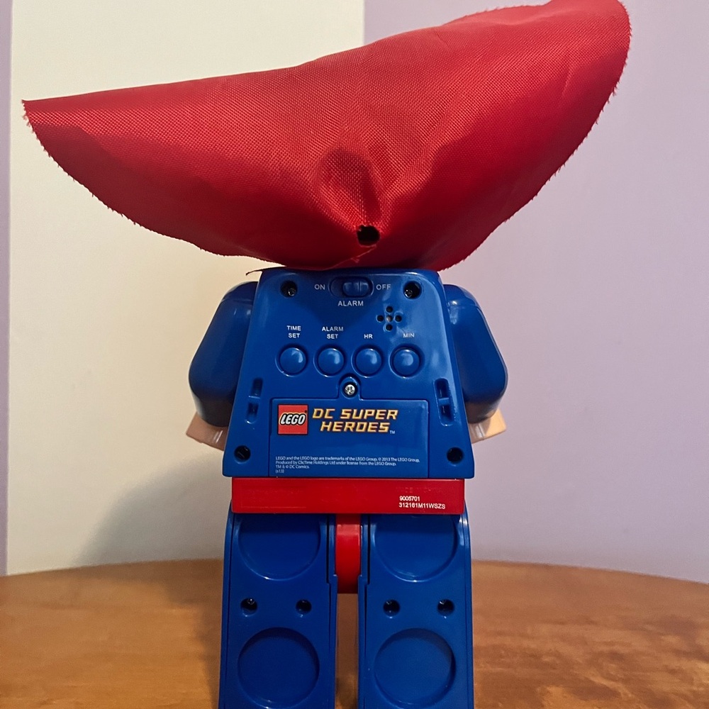 LEGO 2014 Superman With Red Cape DC Comics Super Hero’s Alarm Clock - Picture 7 of 14